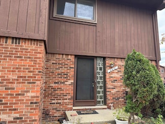 8418 Darlene Dr, Sterling Heights, MI 48312