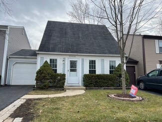 29W436 Hawthorne Ln, Warrenville, IL 60555