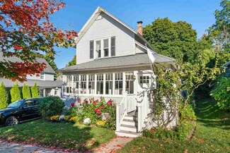715 Harvey St, Petoskey, MI 49770