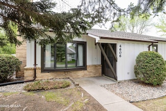4606 Belmont Rd, Grand Forks, ND 58201
