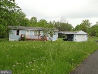 2898 Upper Ridge Rd, Pennsburg, PA 18073