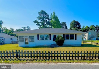 3434 Willow St, Chincoteague Island, VA 23336
