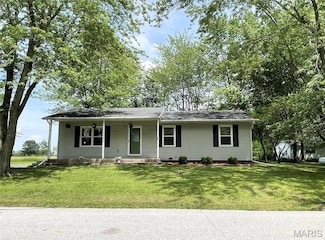 709 N Livingston St, Shelbina, MO 63468