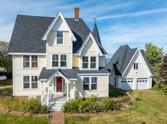 35 Main St, Lubec, ME 04652
