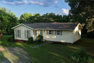 2403 Lynn Oak Dr, Greensboro, NC 27406