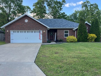 1025 Nickolas St, Aurora, MO 65605