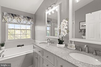 18846 Beaten Path Ct, Triangle, VA 22172