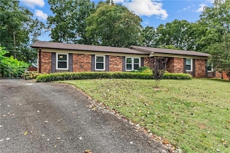 140 Little Brook Dr, Tobaccoville, NC 27050