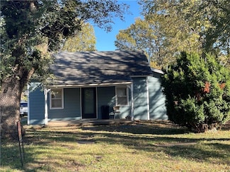 405 N Lyon St, Butler, MO 64730