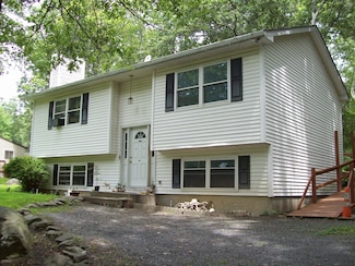 139 Davis Cir, Bushkill, PA 18324
