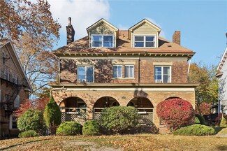 5837 Bartlett St, Pittsburgh, PA 15217