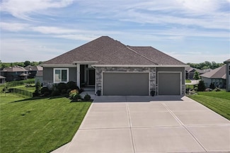 4713 NE Saratoga Ct, Lee's Summit, MO 64064