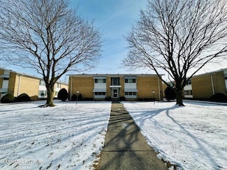 21364 Beaconsfield St Unit 3, Harper Woods, MI 48225