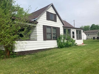 610 E 7th St, Starbuck, MN 56381