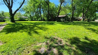 8321 Santa fe Dr, Overland Park, KS 66212