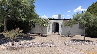 320 Capri Arcade, Las Cruces, NM 88005
