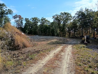 770 Hathaway Ln, Uxbridge, MA 01569