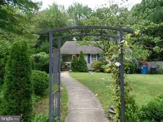 7231 Pimmit Ct, Falls Church, VA 22043
