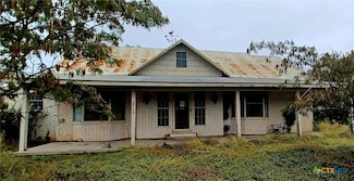 215 N 8th St, Lott, TX 76656