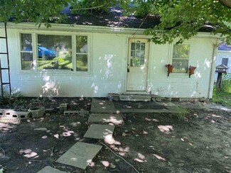 1801 E Walnut St, Petersburg, IN 47567