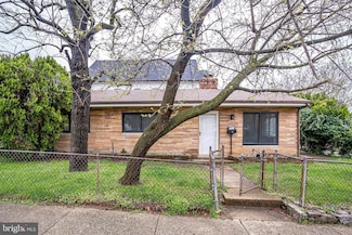 4930 19th St N, Arlington, VA 22207