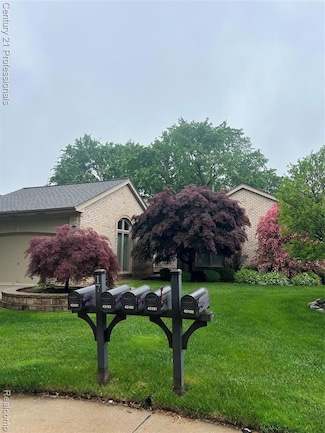 43105 W Kirkwood Dr, Clinton Township, MI 48038