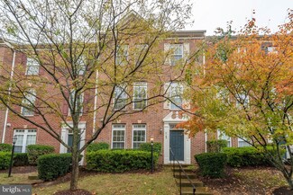 2169 Potomac Club Pkwy, Woodbridge, VA 22191