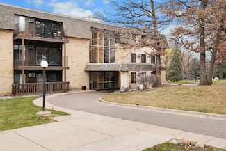 3431 Kent St Unit 801, Saint Paul, MN 55126