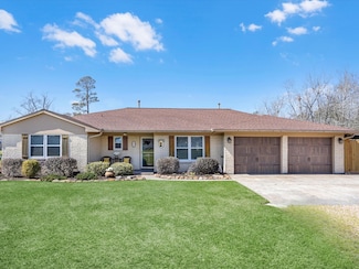316 N Magnolia St, Highlands, TX 77562