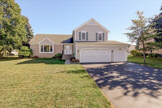1145 Boxwood Dr, Crystal Lake, IL 60014