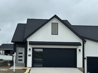 4513 47th St NW, Mandan, ND 58554