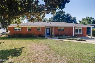 121 Woodglen Dr, Gulfport, MS 39507