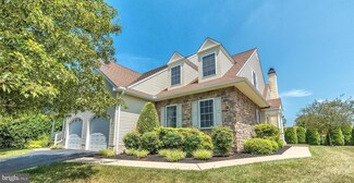 45 Waynebrook Dr, Honey Brook, PA 19344