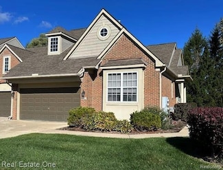 9062 Rhyan Rd, White Lake, MI 48386