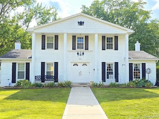 18041 Fairway St, Livonia, MI 48152