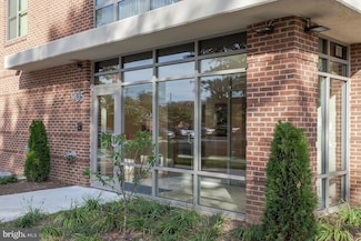 905 N Jackson St Unit 203, Arlington, VA 22201