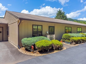 144 Woodside Villas Dr, Franklin, NC 28734
