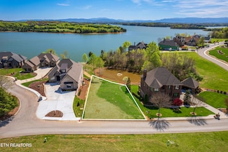101 Breakers Dr, Vonore, TN 37885