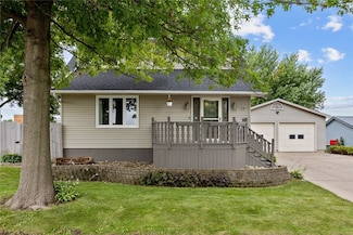 17 3rd Ave, Newhall, IA 52315
