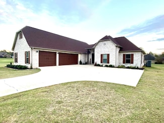 1002 Cr 366, New Albany, MS 38652