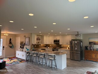 315 Summerwood Dr, Watertown, SD 57201