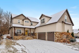 3121 Shakespeare Rd, Chaska, MN 55318