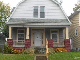 1136 Hugh St, Fort Wayne, IN 46803