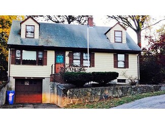 53 Woodside St, Cranston, RI 02920