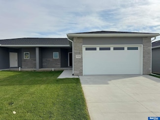 9434 Duckhorn Dr, Lincoln, NE 68526