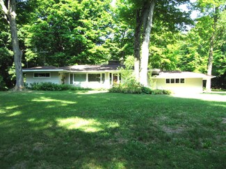 5364 Old Douglas Rd, Kalamazoo, MI 49009