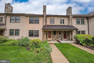 28 Woodstream Dr, Chesterbrook, PA 19087
