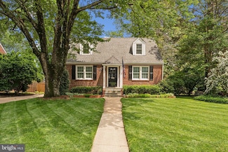 2855 Lawrence Dr, Falls Church, VA 22042