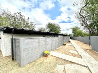 1411 N Ejido Ave, Laredo, TX 78043