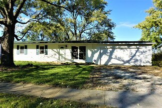 1306 Comanche Dr, Champaign, IL 61821